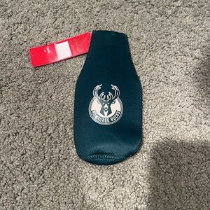 NWT Milwaukee Bucks Bottle Coozie